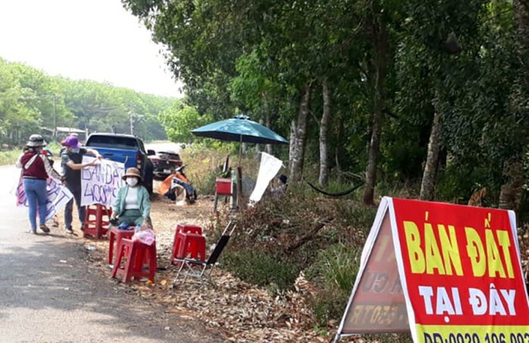 Sự kém minh bạch trong thông tin về thị trường bất động sản thời gian qua là cơ hội cho môi giới kích giá, đẩy giá (Ảnh: IT).