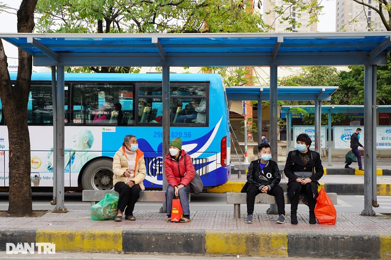 Thời tiết ngày mùng 4 Tết lạnh khô, phù hợp để người dân di chuyển đi xa hoặc đi chúc Tết.