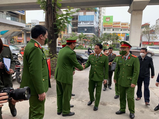 Thứ trưởng Lê Quốc Hùng kiểm tra công tác ứng trực Tết Nguyên đán ở quận Thanh Xuân ảnh 5