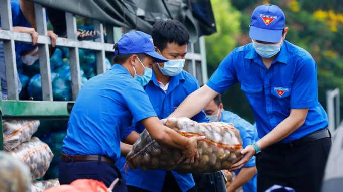 Hàng vạn tấn lương thực, thực phẩm được đồng bào cả nước chia sẻ trong mùa dịch.