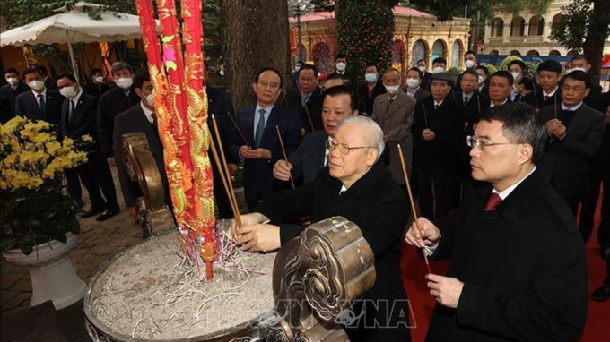 tong-bi-thu-nguyen-phu-trong-dang-huong-tai-dien-kinh-thien-khu-di-san-hoang-thanh-thang-long-6131.jpg