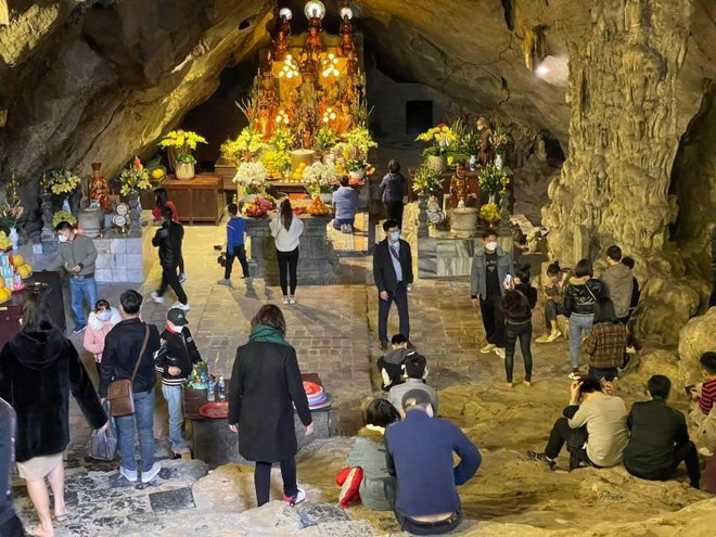 Trước ngày trẩy hội chùa Hương, xử lý nghiêm hành vi vận chuyển người trái phép trên suối Yến ảnh 1