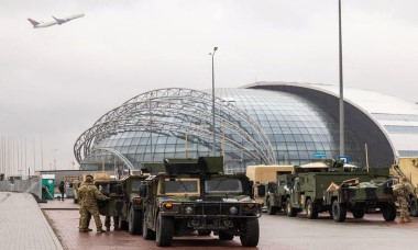 Mỹ lên kế hoạch sơ tán công dân nếu Nga ‘động binh’ với Ukraine