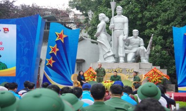 Ấn tượng hình ảnh gặp gỡ động viên thanh niên Thủ đô tình nguyện nhập ngũ năm 2022