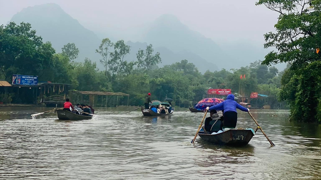 Đi chùa Hương sau Rằm tháng Giêng, không lo tắc đò ảnh 3