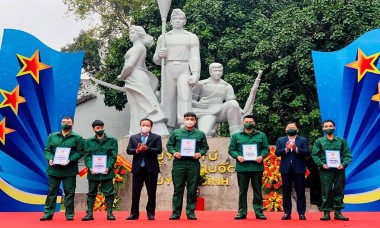 Hà Nội gặp mặt thanh niên nhập ngũ và tuyên dương quân nhân xuất ngũ tiêu biểu