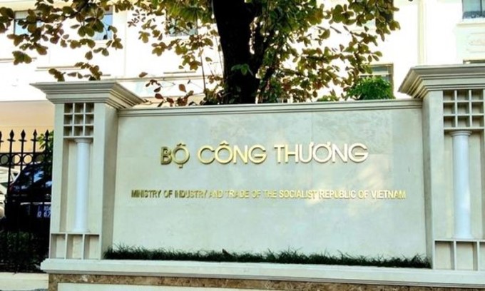 Bộ Công Thương kém linh hoạt trong điều hành giá xăng dầu