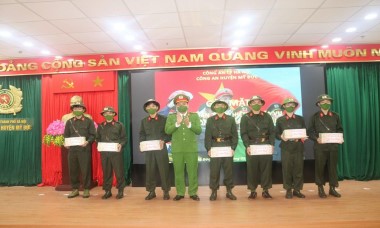 Công an huyện Mỹ Đức động viên 32 tân binh thực hiện nghĩa vụ tham gia CAND