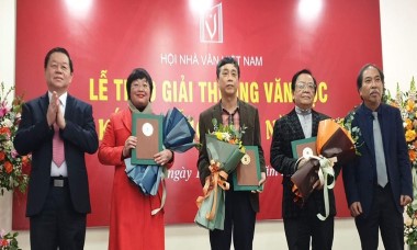 Giải thưởng Văn học năm 2021: Thơ bỗng dưng “mất mùa”