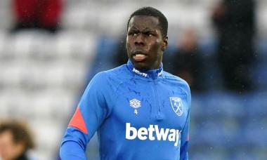 Zouma bị cấm thi đấu vì hành hạ mèo?