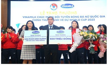 Vinamilk trao thưởng và chúc mừng thành tích đội tuyển bóng đá nữ quốc gia