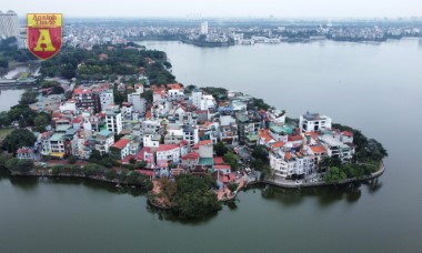 Toàn cảnh công trình xây dựng lừng lững nằm trên khu đất ‘kim cương’ sát mép hồ Tây