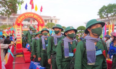 Thanh niên Bạc Liêu vinh dự, tự hào lên đường nhập ngũ