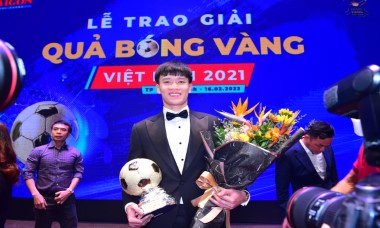 Tiền vệ Hoàng Đức giành Quả bóng Vàng Việt Nam 2021