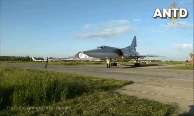 Tu-22M3 của Nga khiến hạm đội NATO hoảng sợ bằng tên lửa Kh-32