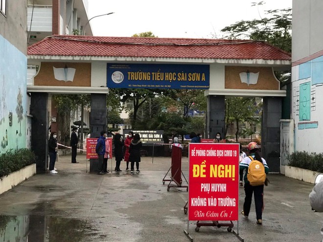 Ngoại thành học sinh tiểu học vẫn đến trường, Sở GD-ĐT Hà Nội yêu cầu tăng cường đảm bảo sức khoẻ do rét đậm ảnh 1