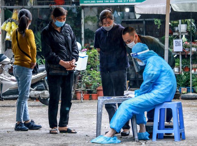 Hà Nội tăng thêm gần 5.500 ca Covid-19 trong ngày đầu tuần ảnh 1