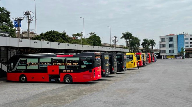 Xăng dầu liên tiếp lập đỉnh, vận tải “gồng mình” tính chuyện tăng cước bù chi phí ảnh 1