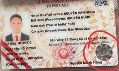 Mua biển số đẹp, sắm thẻ nhà báo giả để…thuận tiện đi lại