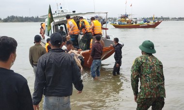 Tìm thấy thêm hai thi thể nạn nhân trong vụ lật ca nô du lịch ở Hội An