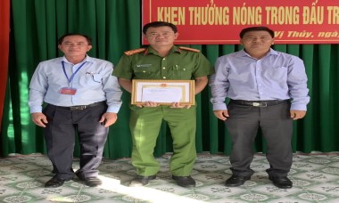 Hậu Giang: Khen thưởng nóng lực lượng Công an huyênn Vị Thủy trong đấu tranh phòng, chống tội phạm ma túy