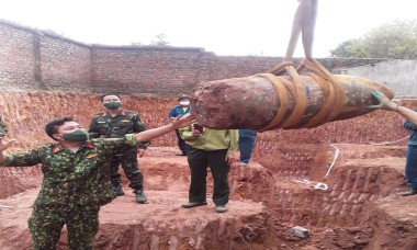 Bắc Giang: Đào móng nhà... ra bom