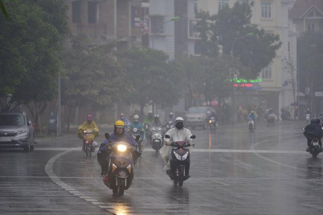 Đêm nay, không khí lạnh tràn xuống Bắc bộ chuyển rét và mưa rào ảnh 1