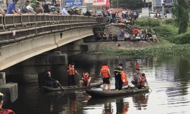 Nam thanh niên văng qua lan can cầu, thi thể được tìm thấy trên sông