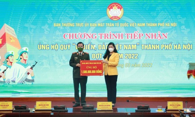 Công an Hà Nội tặng Quỹ “Vì biển, đảo Việt Nam” 1,5 tỷ đồng