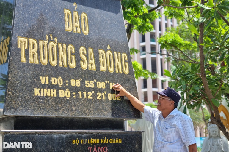 Với ông Xuất, những năm tháng sống trên Trường Sa Đông là thời gian đáng nhớ nhất cuộc đời (Ảnh: Khánh Hồng).