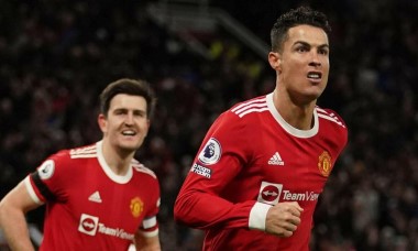 Lập hattrick siêu đẳng, Ronaldo đi vào lịch sử bóng đá