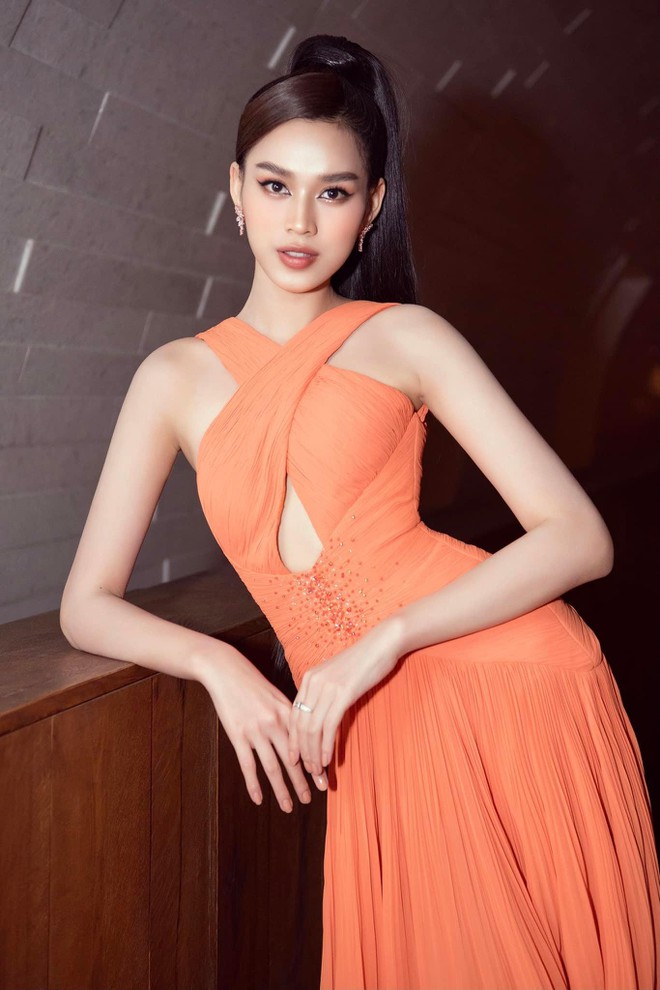 Trước thềm đêm chung kết "Miss World 2021", Đỗ Thị Hà nhắn nhủ: "Hãy tin ở tôi!" ảnh 1