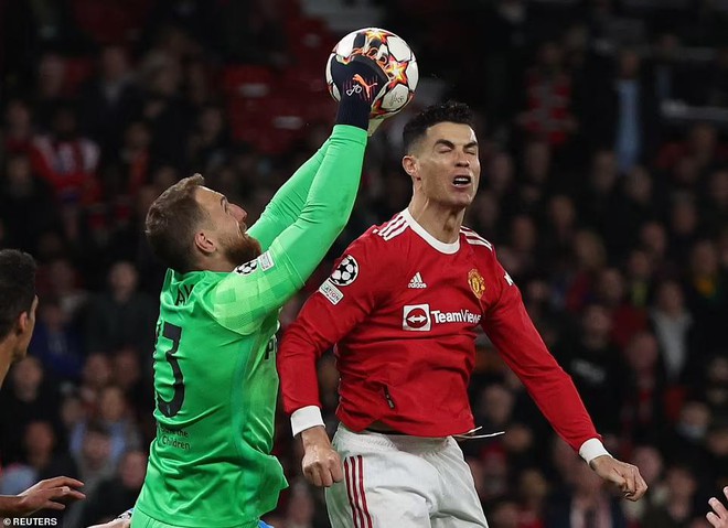 Ronaldo bất lực, MU bị loại khỏi Champions League ảnh 1