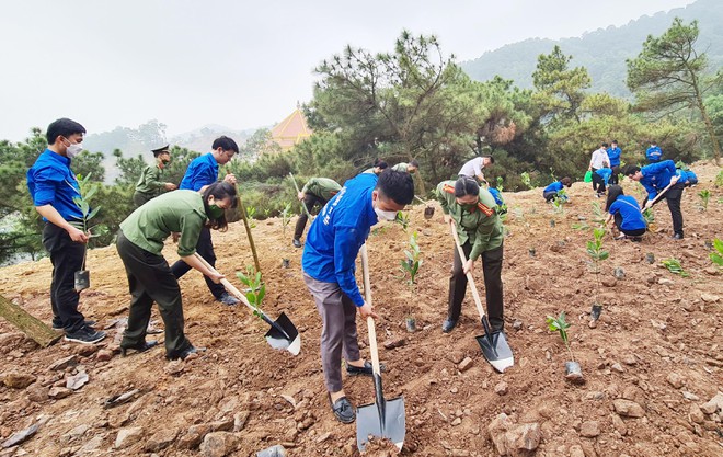 Những việc làm ý nghĩa của Phòng An ninh kinh tế và Phòng Hồ sơ nghiệp vụ Công an Hà Nội ảnh 2