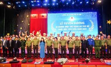 Tuyên dương 10 gương mặt trẻ Công an Thủ đô xuất sắc, tiêu biểu năm 2021