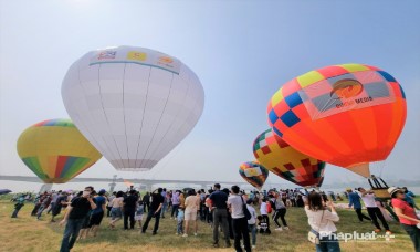 Hàng ngàn người chen chân về khu vườn nhãn xem khinh khí cầu