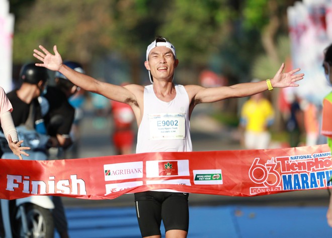 Hồng Lệ vượt khó vô địch 21km ở Tiền Phong Marathon 2022 ảnh 2