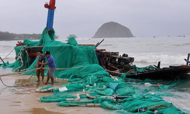 Mưa giông dị thường ở miền Trung, nhiều nơi thiệt hại nặng nề