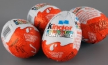 Yêu cầu rà soát, lấy mẫu kiểm nghiệm kẹo trứng Kinder Surprise