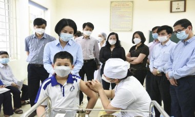 Hà Nội tăng 1.361 ca Covid-19, bắt đầu tiêm vaccine cho trẻ lớp 6 từ chiều nay