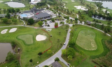 Những bóng hồng tỏa sáng ngày mở màn giải golf vô địch quốc gia