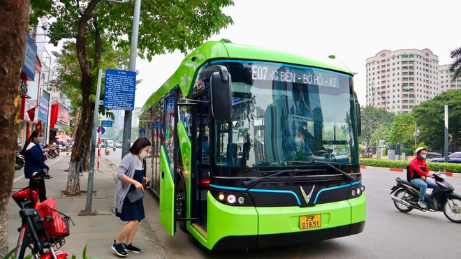 Hà Nội có tuyến buýt điện thứ sáu nối Khu đô thị Vin Smart City đến Long Biên ảnh 1