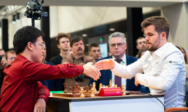 Lê Quang Liêm lần đầu thắng "vua cờ" Magnus Carlsen