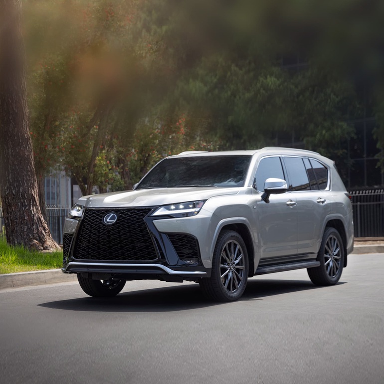 Lexus LX 600 phiên bản F SPORT.