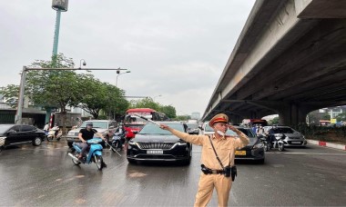 Công khai kết hợp hoá trang, 'quả đấm thép 141' chặn giữ 15 'tổ lái' trong đêm nghỉ lễ thứ hai