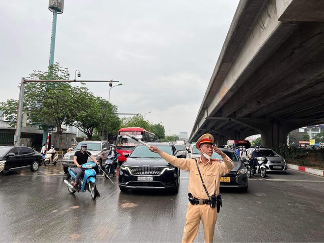 Công khai kết hợp hoá trang, 'quả đấm thép 141' chặn giữ 15 'tổ lái' trong đêm nghỉ lễ thứ hai ảnh 1