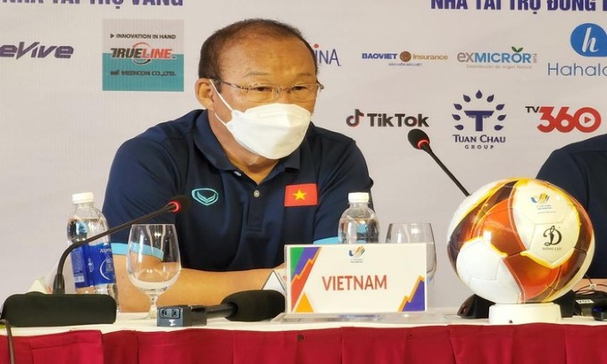 HLV Park: "Chúng tôi gặp áp lực nhưng sẽ mang đến niềm vui cho người hâm mộ"