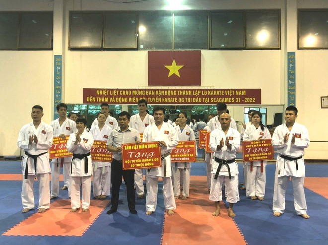 Karatedo Việt Nam nhận động viên đặc biệt trước thềm SEA Games 31 ảnh 2