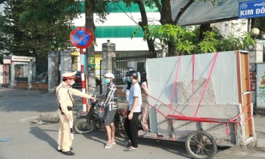 Vận động thương binh, người khuyết tật chuyển đổi xe ba bánh