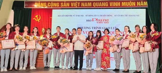 Giao lưu cùng những "cô gái vàng" của Đoàn thể thao Hà Nội ảnh 3